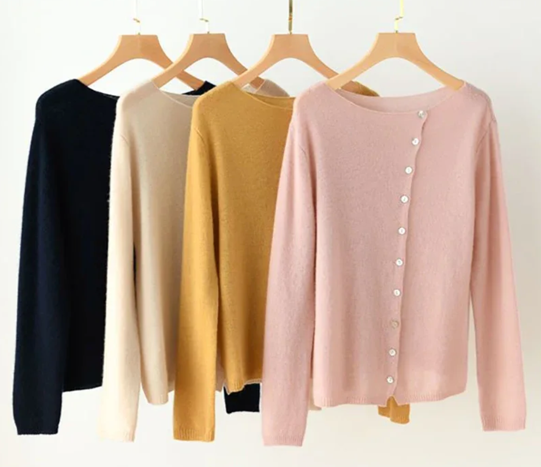 Mysig antracitfärgad cardigan med knappar – Okomplicerad elegans