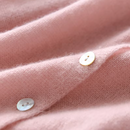Mysig antracitfärgad cardigan med knappar – Okomplicerad elegans