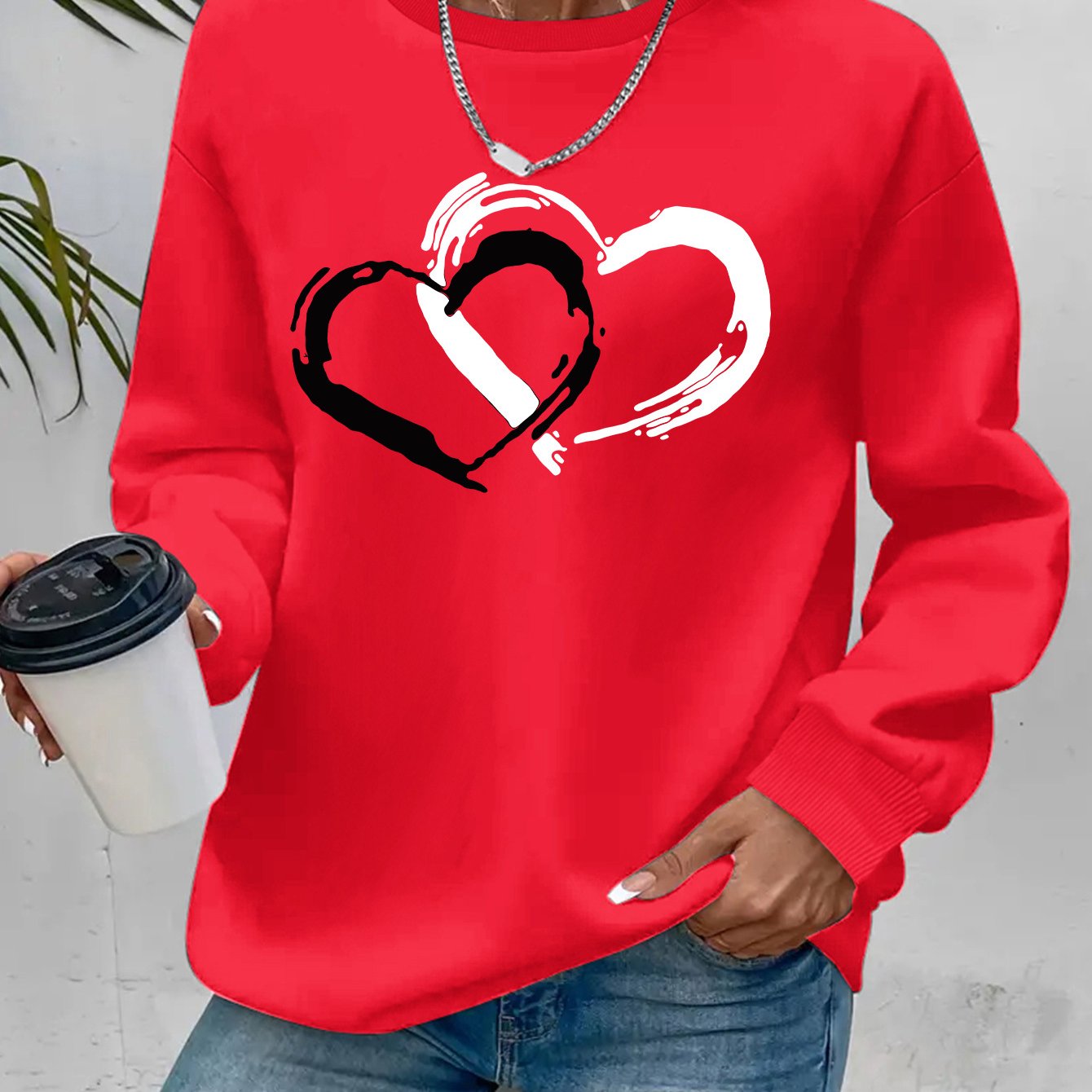 Sweatshirt med hjärttryck – Lekfull komfort med kärleksfull stil